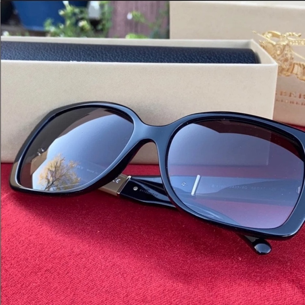 🕶️ New Burberry Iconic Tartan Plaid Sunglasses 🕶️ - Picture 14 of 16